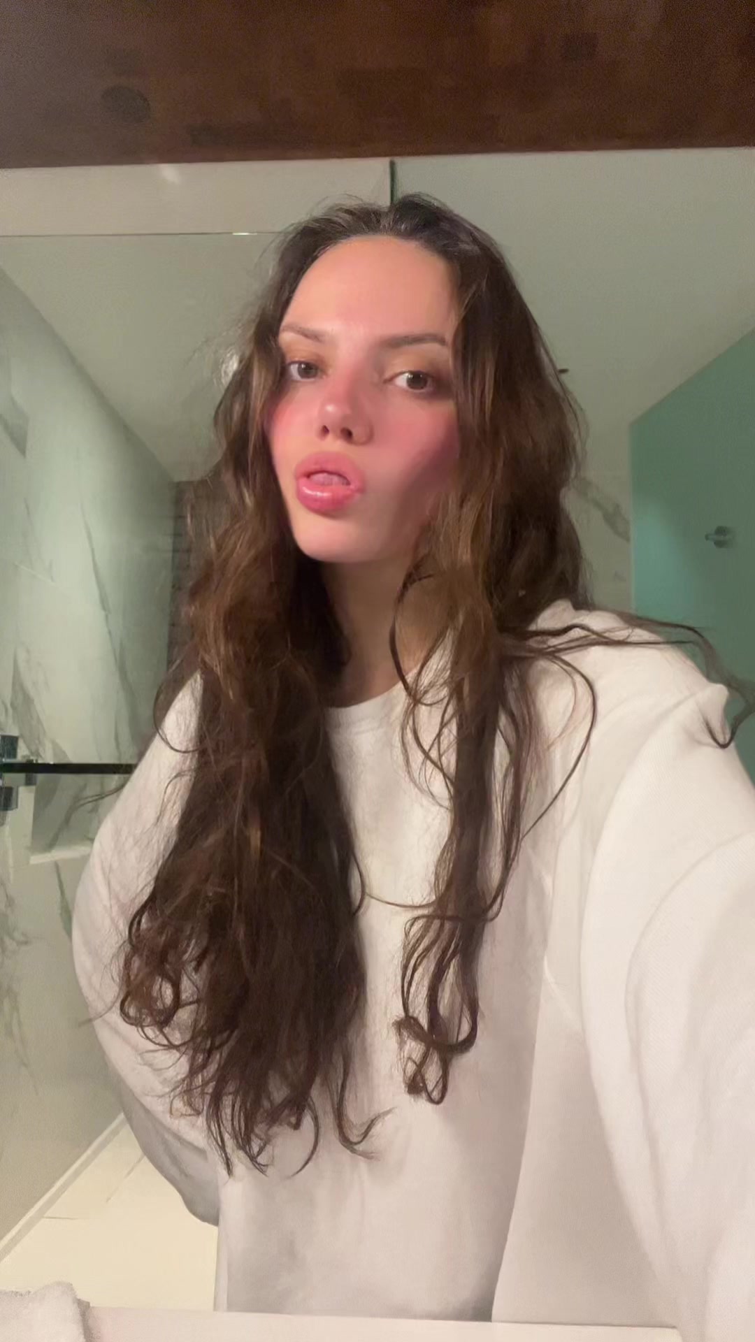 dafnefeetworld on bedroom