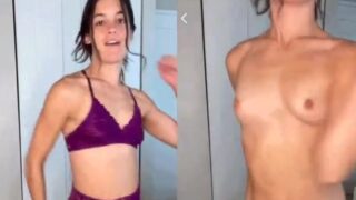 Knicoledz aka Nicoleskirts Leaked Onlyfans video show body erotic